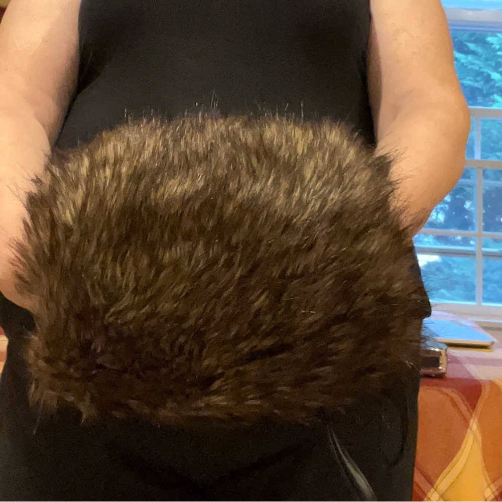 Illusion Sherry Cassin Faux Fur Muff w Wristlet Strap & Zip Pocket for Cell etc - Picture 8 of 12